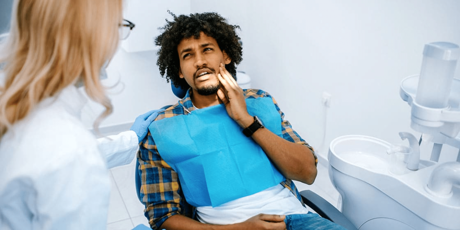 how an emergency dentist can fix a cracked tooth